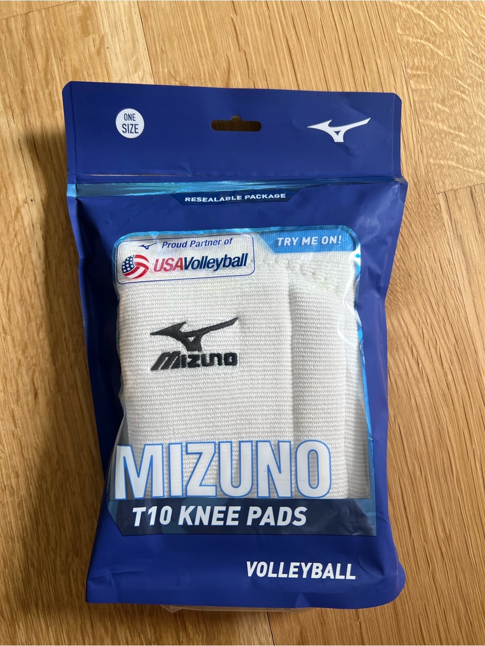 New in package Mizuno Blue T10 Knee Pad Pack